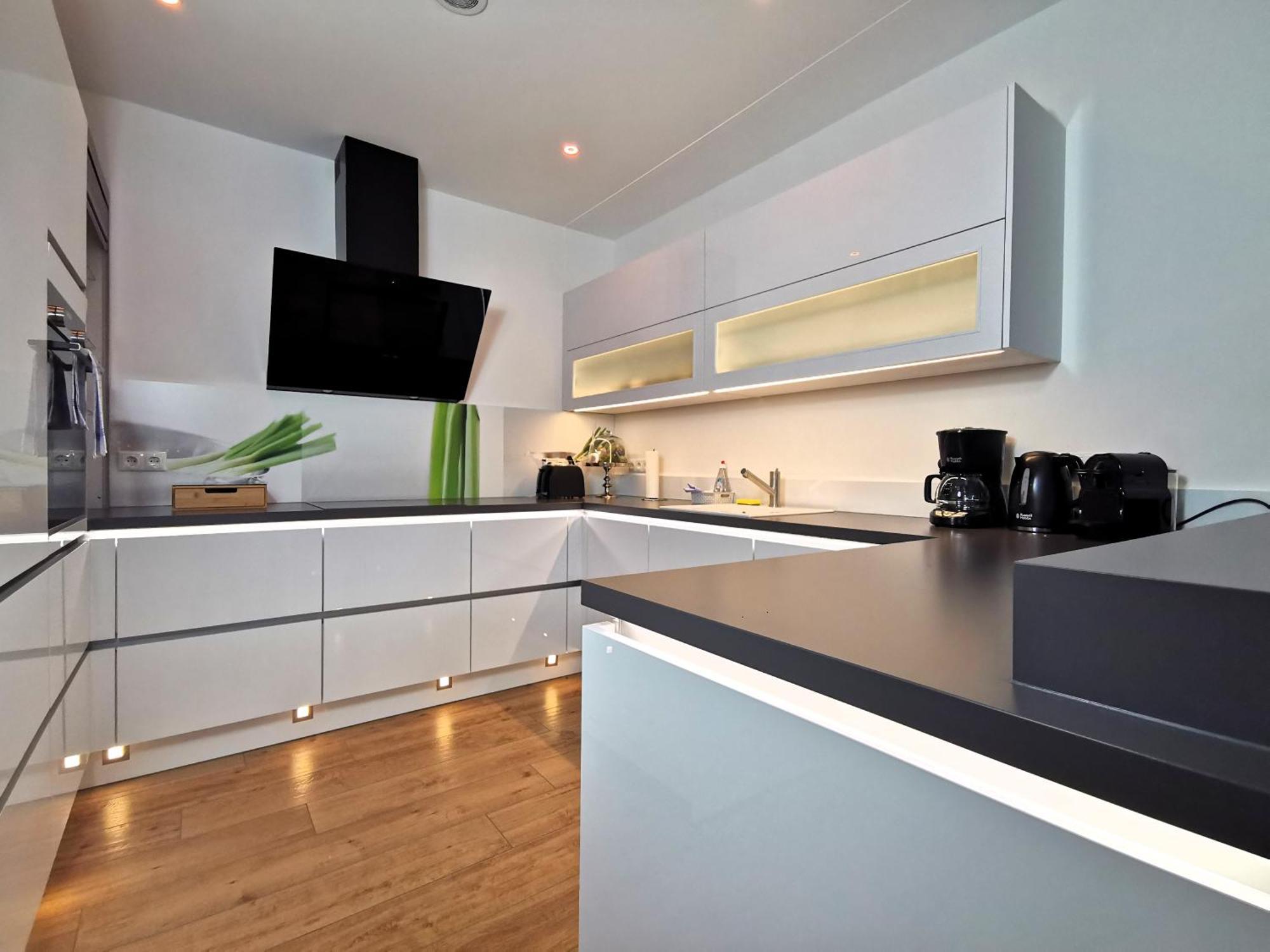 Bohnapartments Luxury Villa Berlin - 210Qm - Wintergarten - Kamin - 4 Kostenlose Parkplaetze - 6 Schlafzimmer - Neubau - Luxusausstattung Birkenwerder Exterior photo