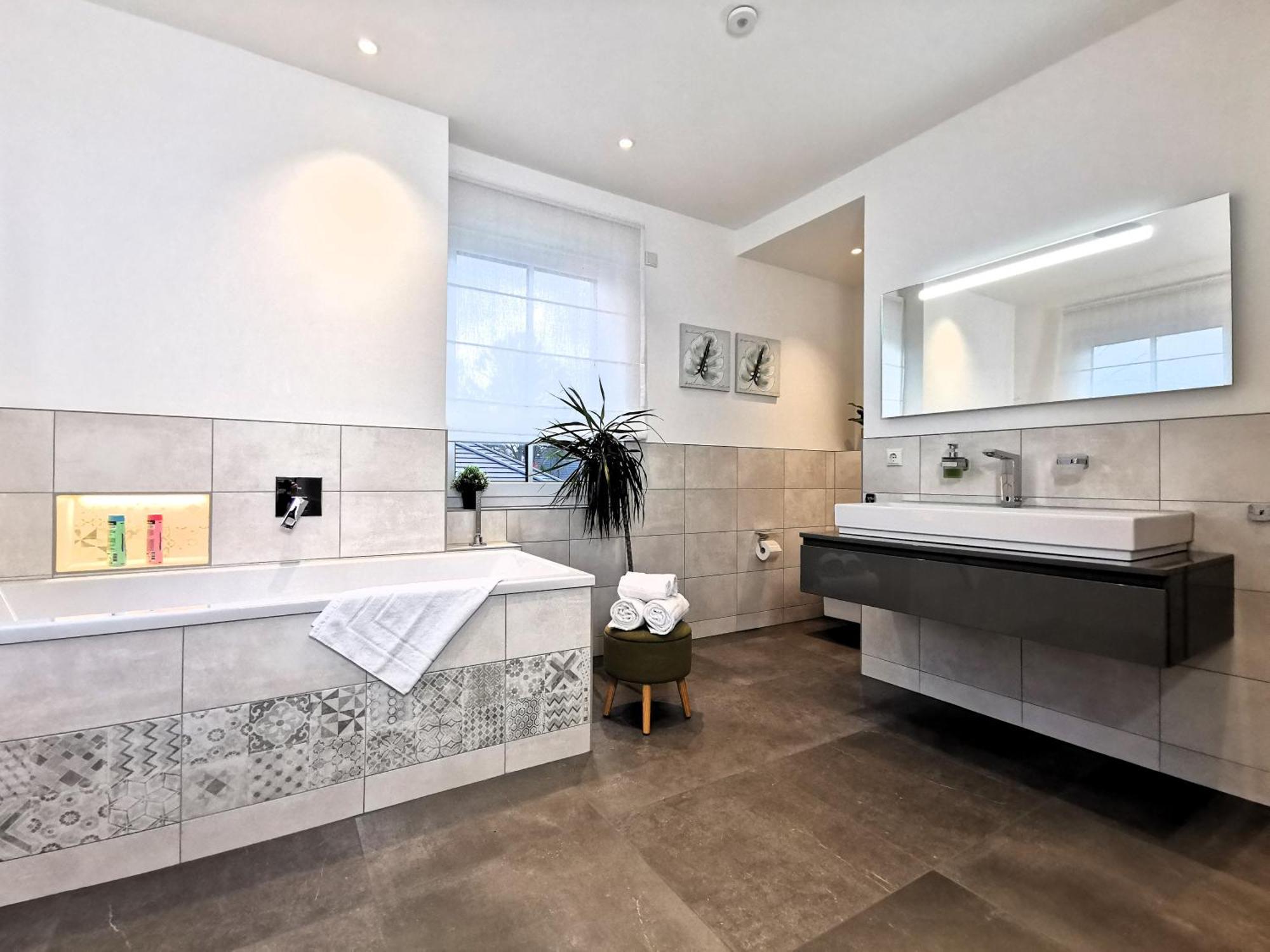 Bohnapartments Luxury Villa Berlin - 210Qm - Wintergarten - Kamin - 4 Kostenlose Parkplaetze - 6 Schlafzimmer - Neubau - Luxusausstattung Birkenwerder Exterior photo