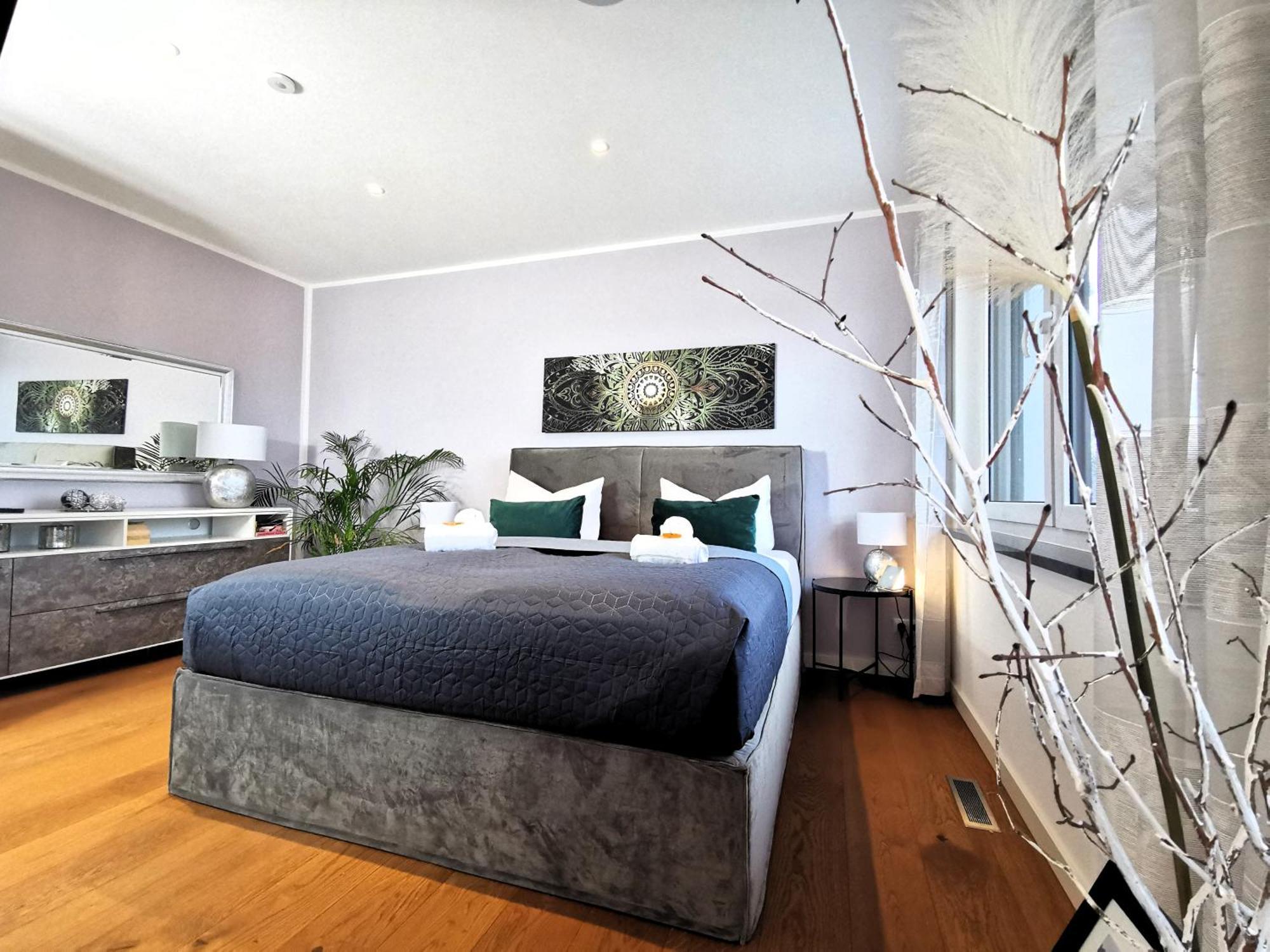 Bohnapartments Luxury Villa Berlin - 210Qm - Wintergarten - Kamin - 4 Kostenlose Parkplaetze - 6 Schlafzimmer - Neubau - Luxusausstattung Birkenwerder Exterior photo